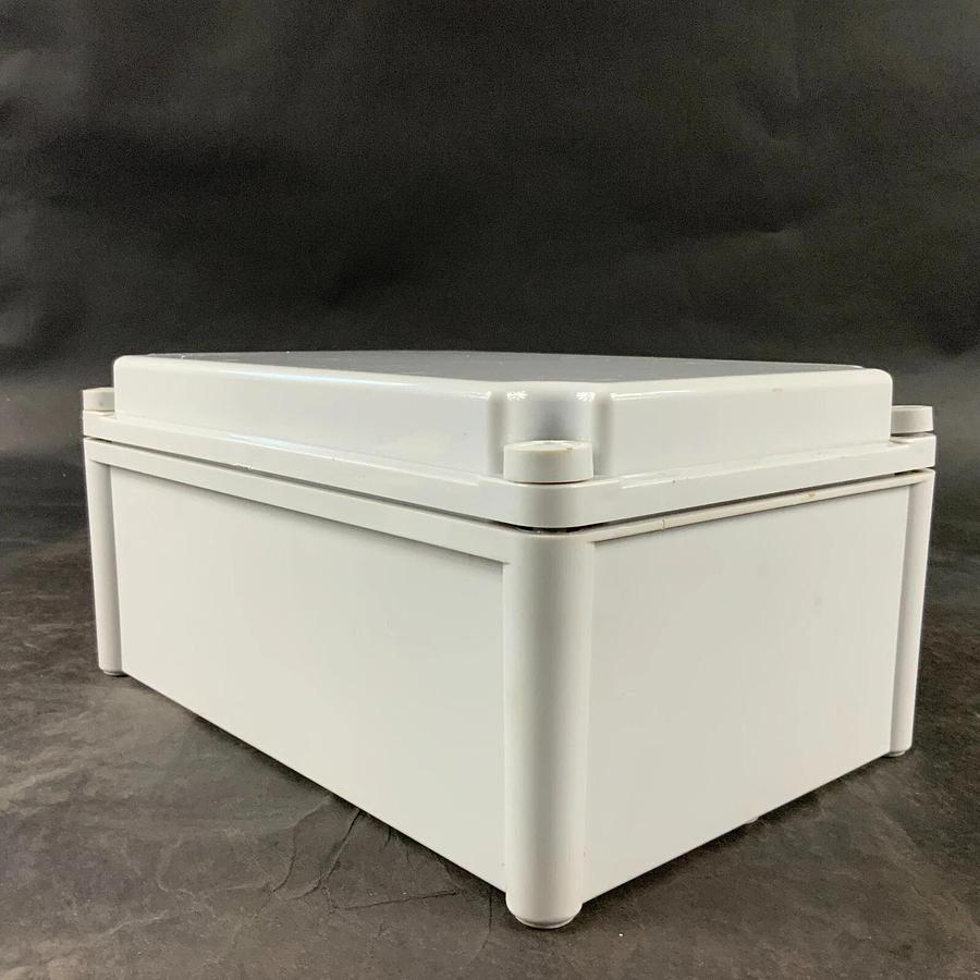CNMIBO PLASTIC WATERPROOF ENCLOSURE ($30 OBO)