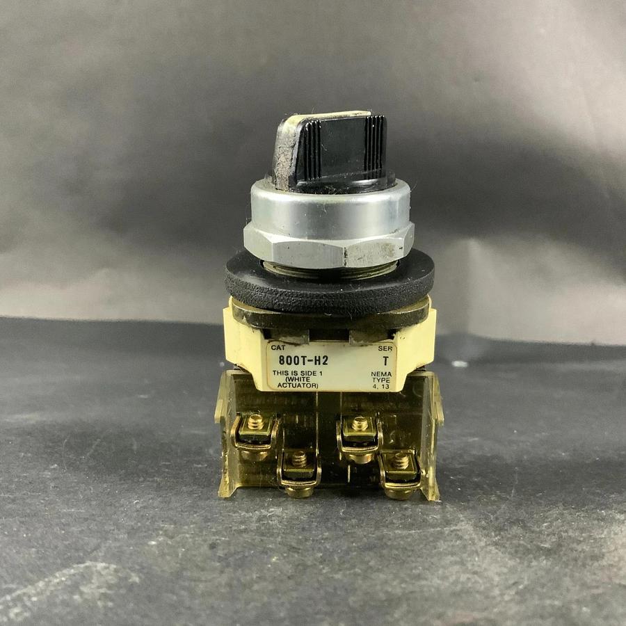 Used ALLEN BRADLEY 800T-H2 POSITION SELECTOR SWITCH ($40 OBO)