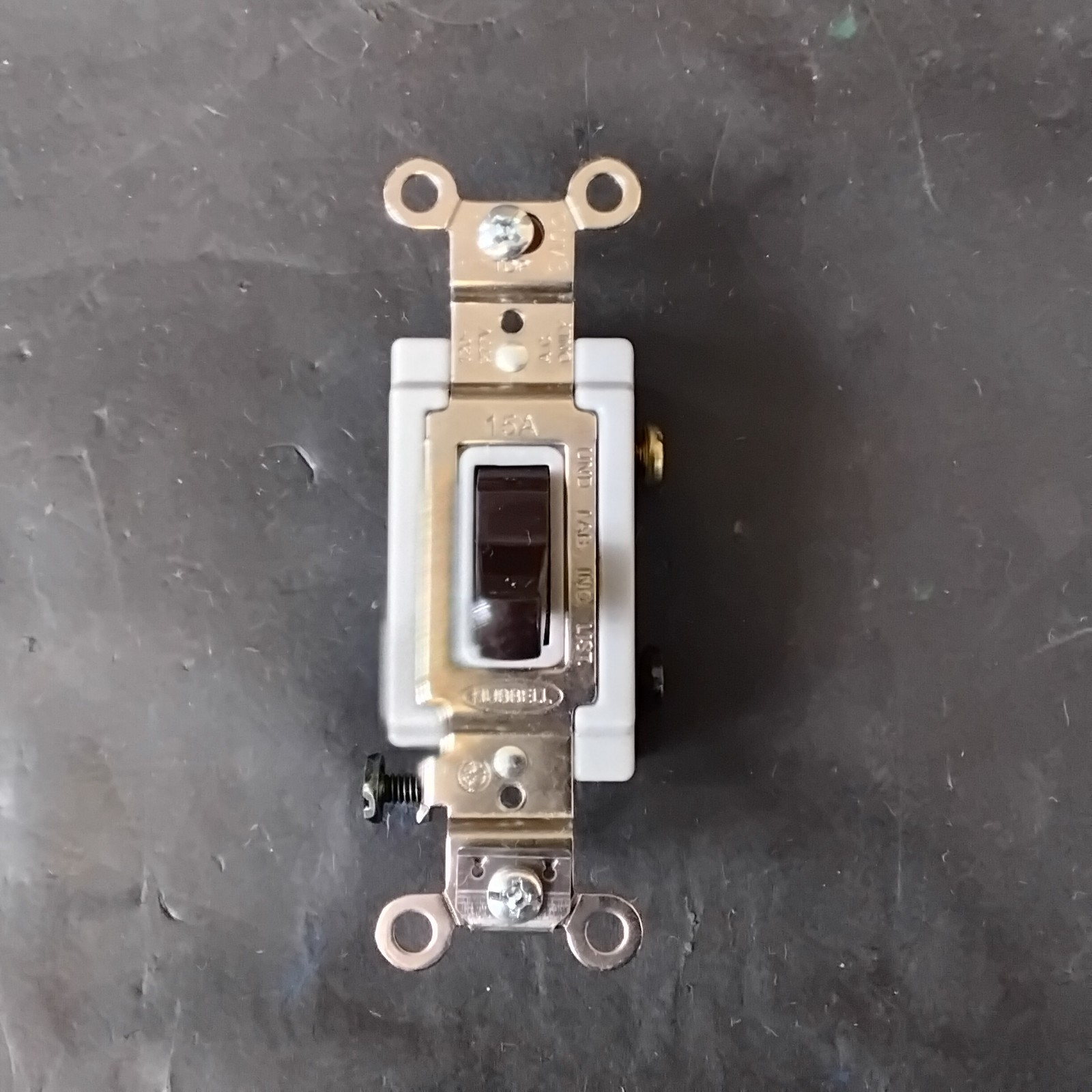 Used HUBBELL 120-277V TOGGLE SWITCH ($7 OBO)