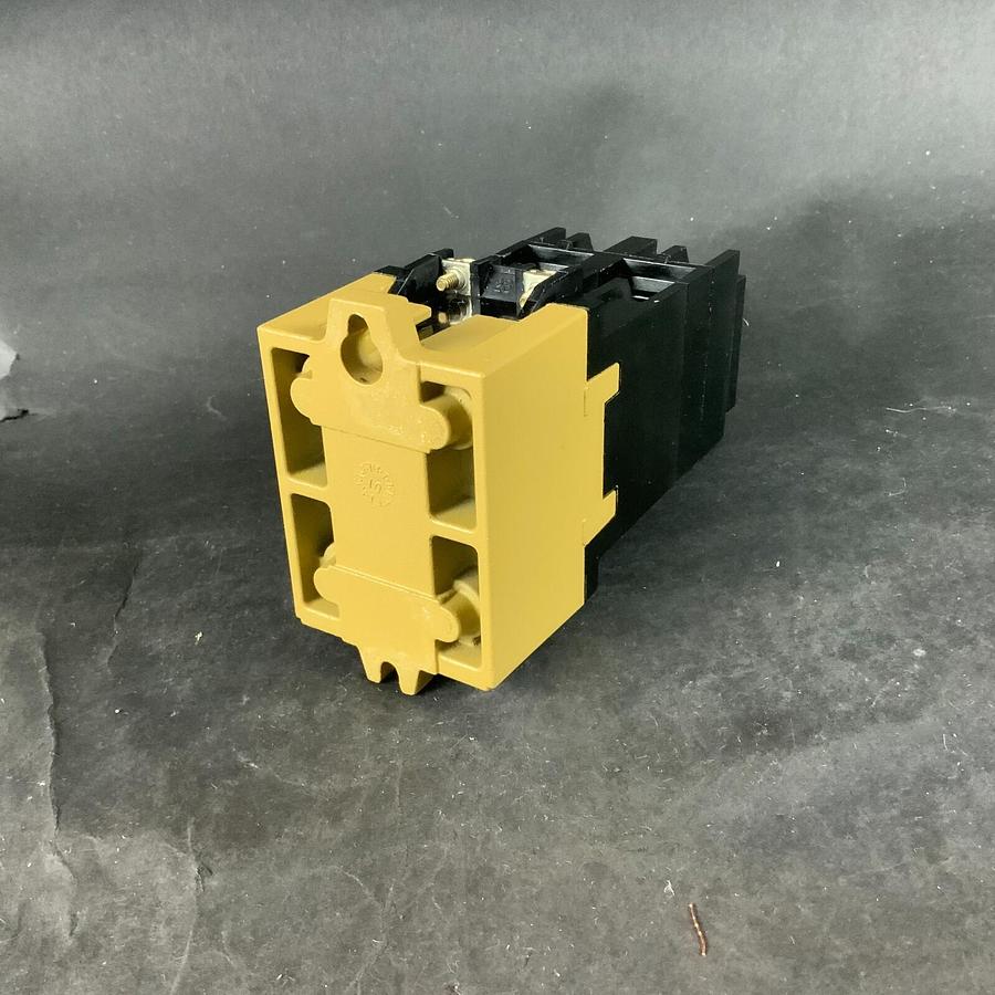Used ALLEN BRADLEY 700-P800A1 B AC RELAY($17 OBO)