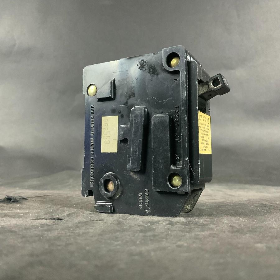 Used CROUSE HINDS E13207 CIRCUIT BREAKER ($9 OBO)