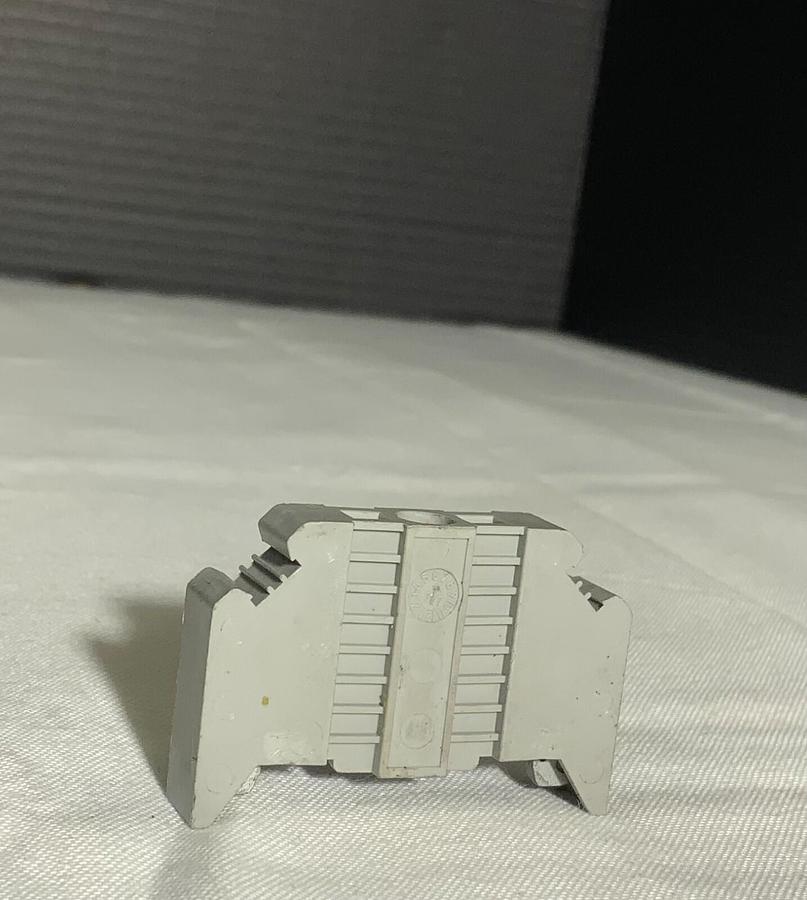 Used PHOENIX CONTACT E/NS 35 N ($1.49/EACH OBO)