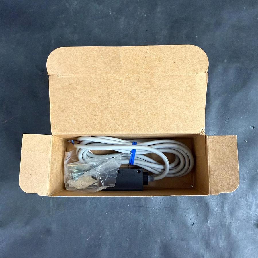 OMRON E3S-DS10E4 PHOTOELECTRIC SWITCH