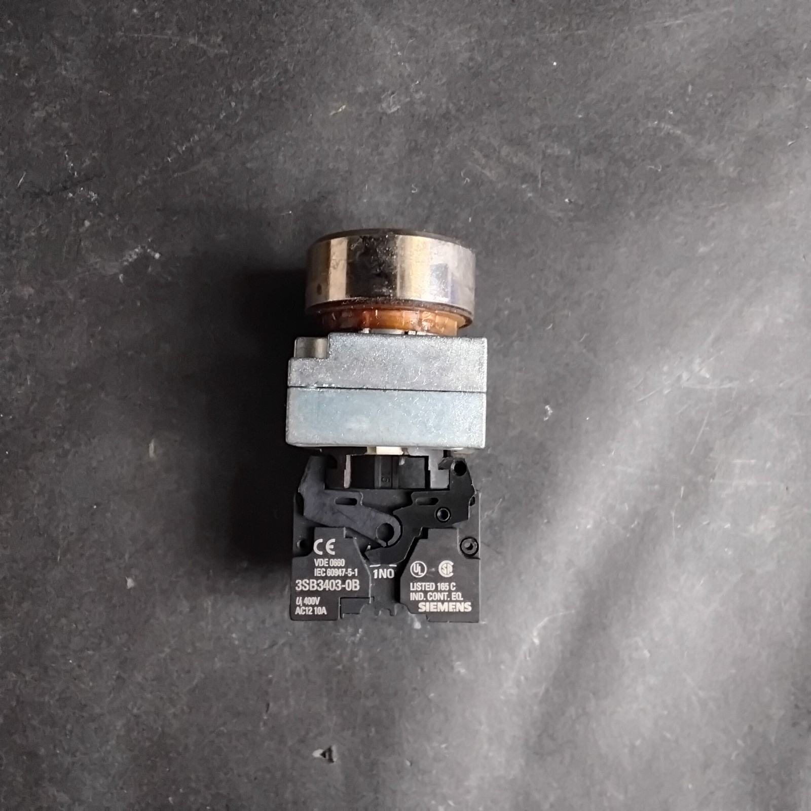 Used SIEMENS 3SB3403-0B ORANGE PUSHBUTTON ($16 OBO)
