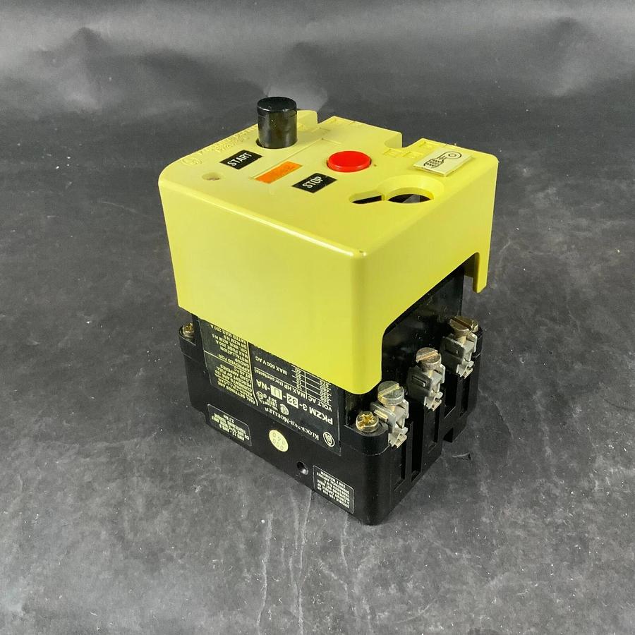Used MOELLER PKZM3-32-U-NA CIRCUIT BREAKER - WITH HI22-PKZM3 AUX CONTACT ($35 OBO)