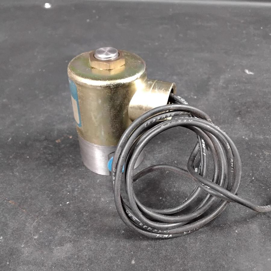 Used HONEYWELL V52HDB2152 SKINNER VALVE ($16 OBO)