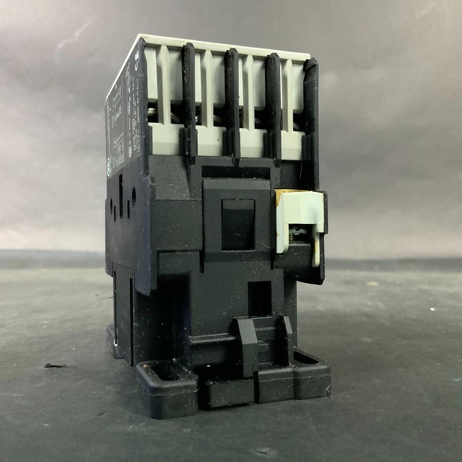 Used GENERAL ELECTRIC RL4RA040T CONTACTOR ($40 OBO)