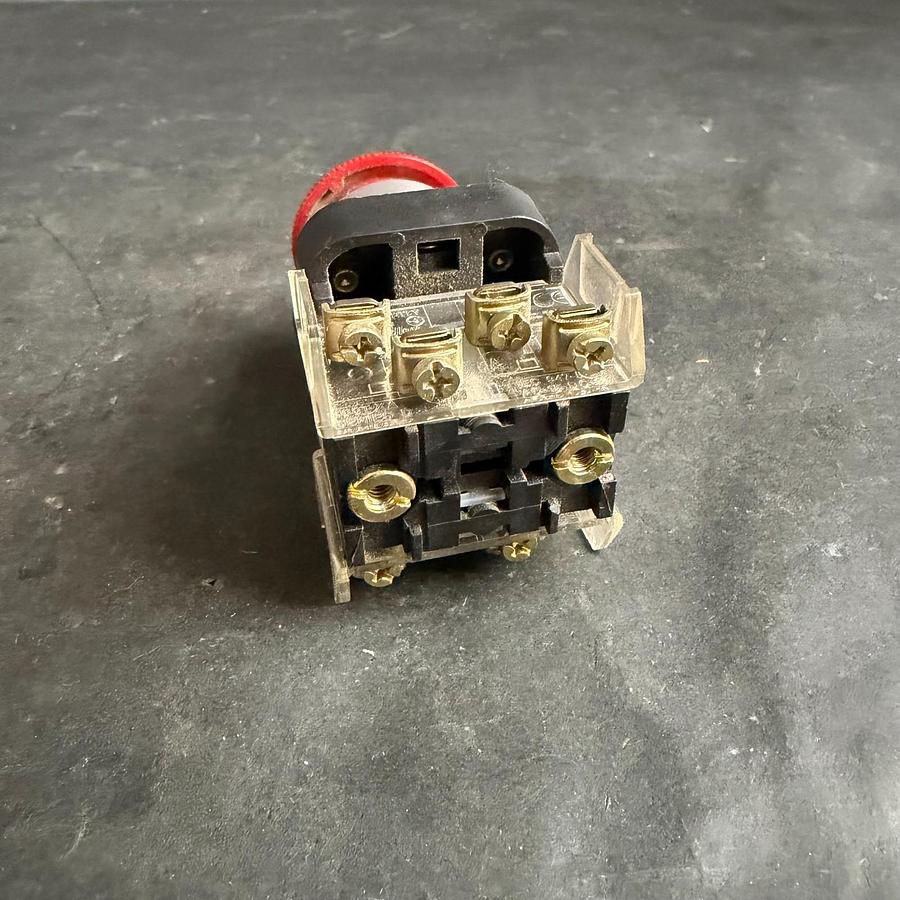 Used ALLEN BRADLEY 800T-FXT6A RED PUSHBUTTON ($35 OBO)