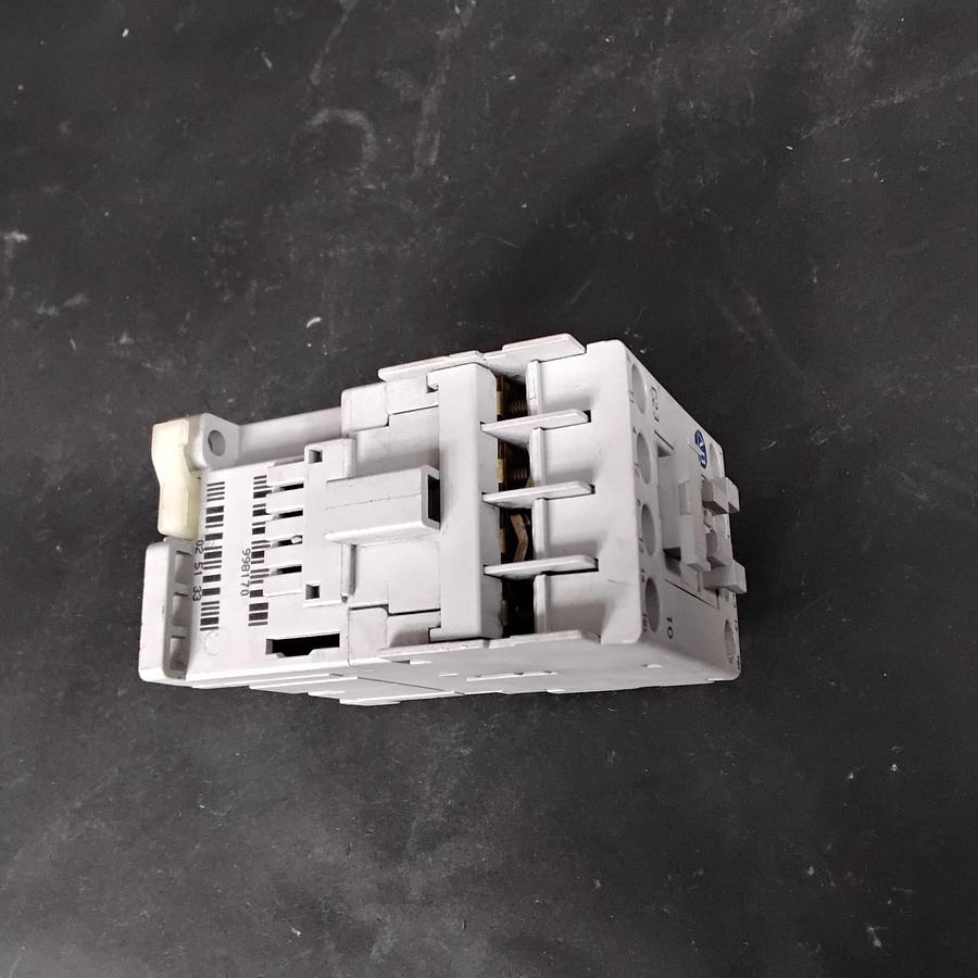 Used ALLEN-BRADLEY 100-C2310 SER B CONTACTOR ($28 OBO)