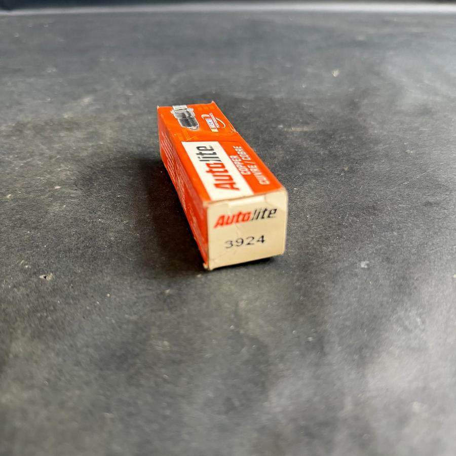 AUTOLITE 3924 SPARK PLUG ($8 OBO)