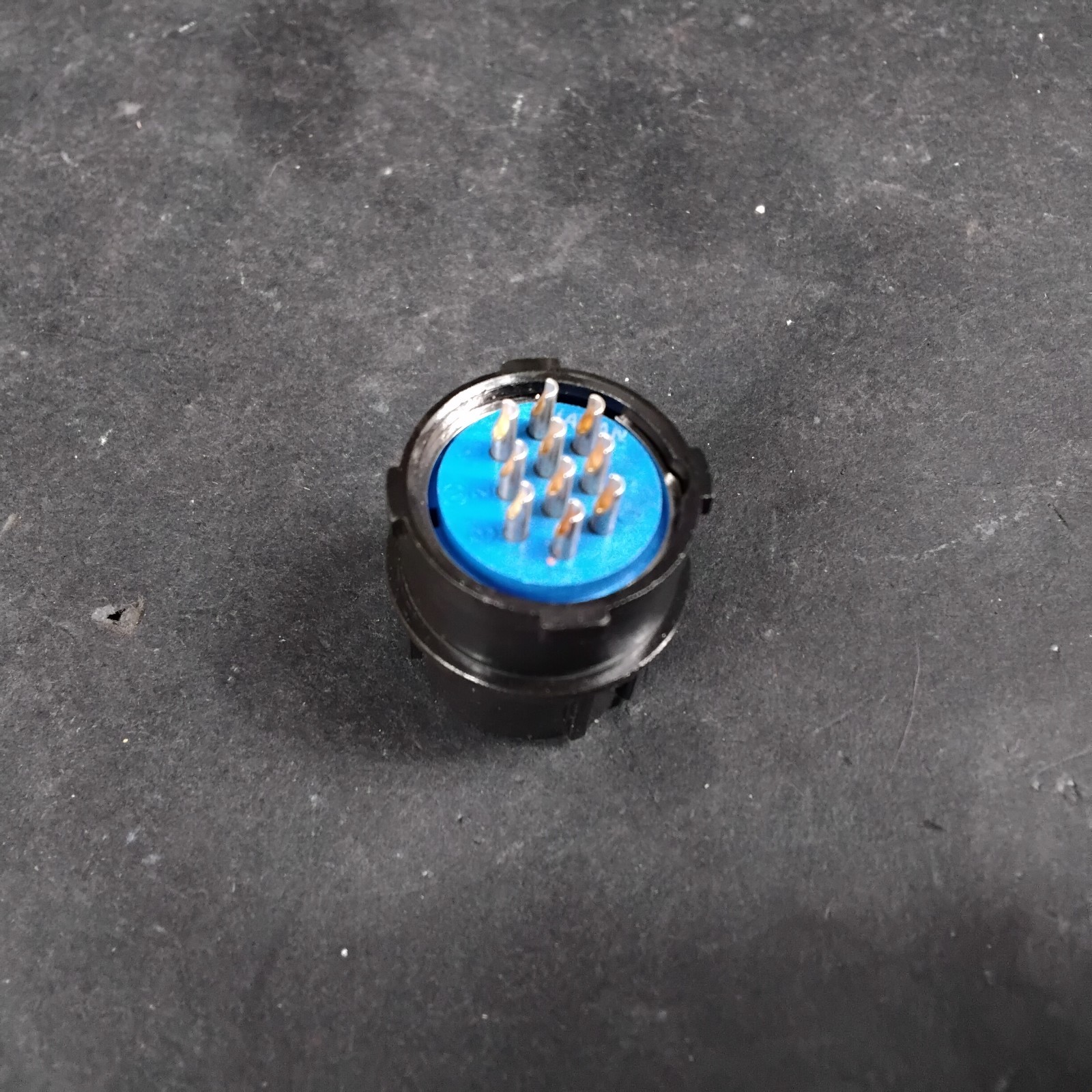Used DDK 018-010 CABLE PLUG CONNECTOR 10-PIN ($4 OBO)