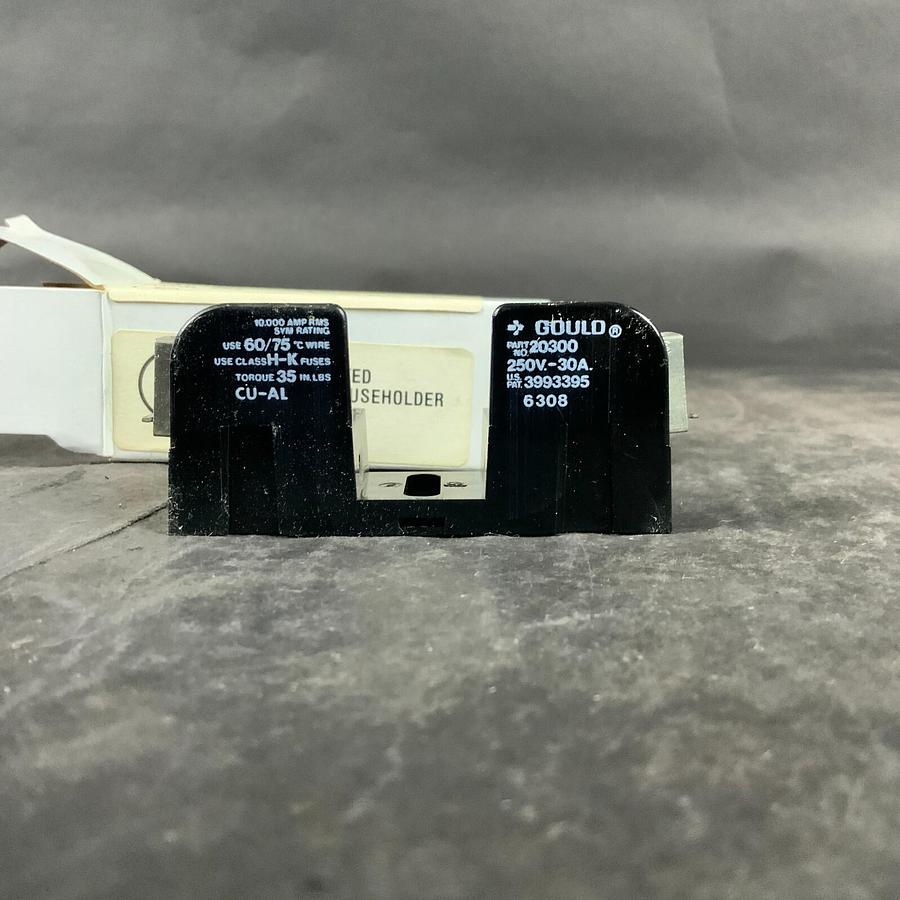 FERRAZ SHAWMUT 20300 FUSE BLOCK ($5 OBO)