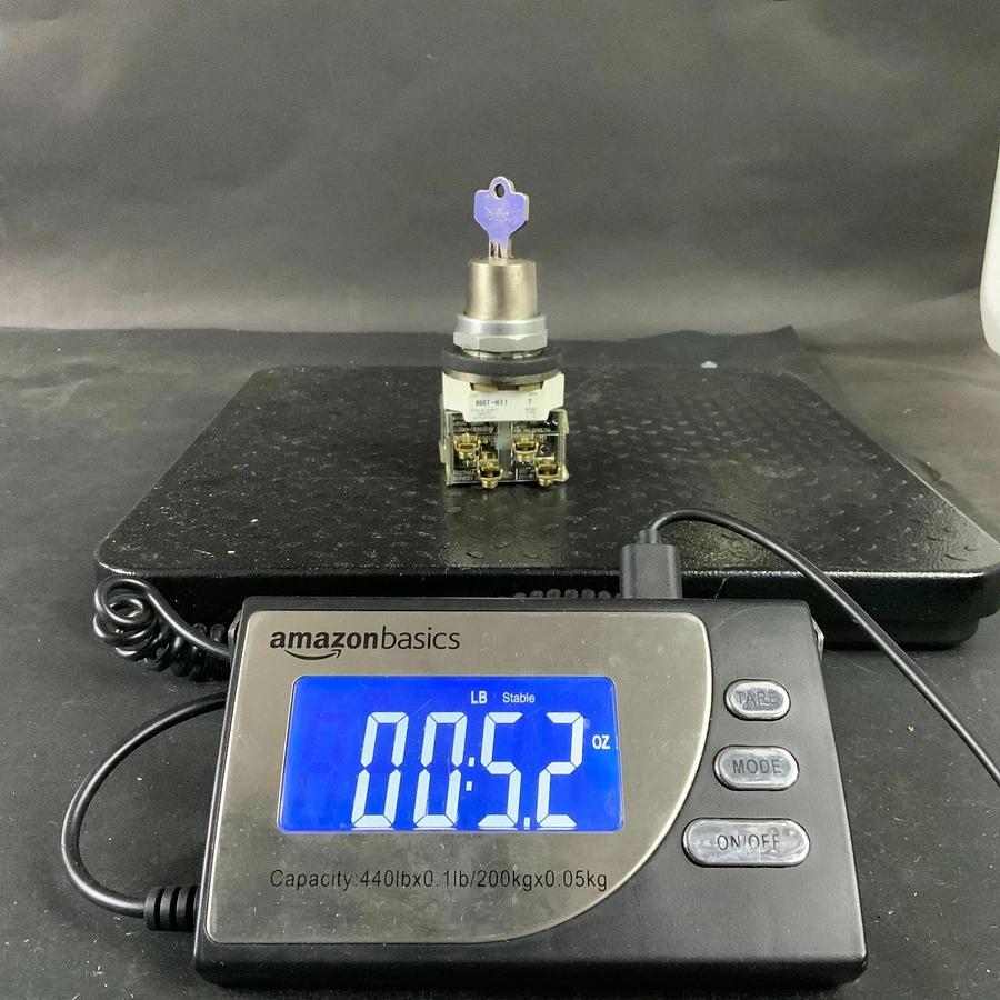 Used ALLEN BRADLEY 800T-H31 KEYED SELECTOR SWITCH ($50 OBO)