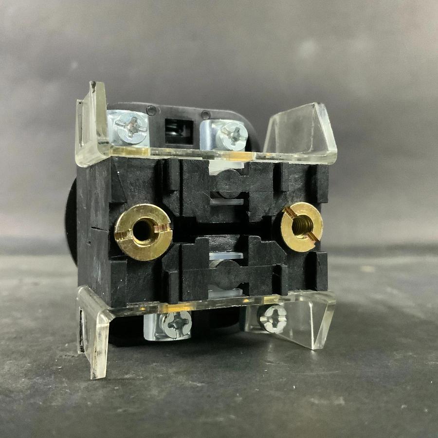 Used ALLEN BRADLEY 800T-FXA5 RED PUSH BUTTON ($30 OBO)