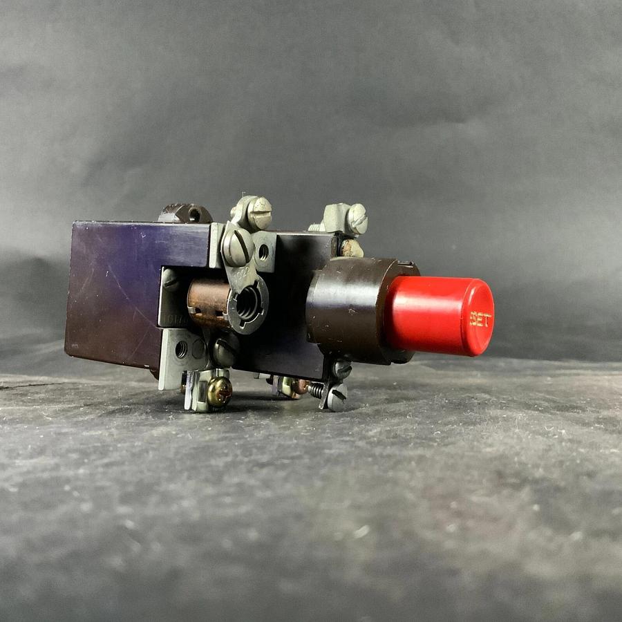 CUTLER HAMMER RESET SWITCH 10-1959-1 ($25 OBO)