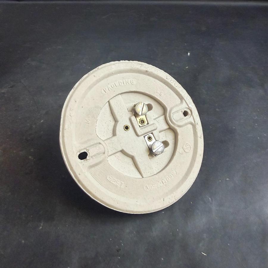 PAULDING 1625 PORCELAIN LAMPHOLDER ($10 OBO)