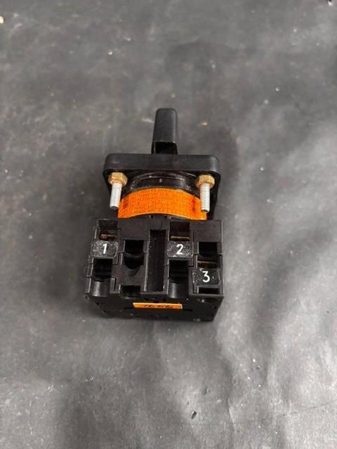 Used MOELLER T0-2-171 ROTARY SWITCH