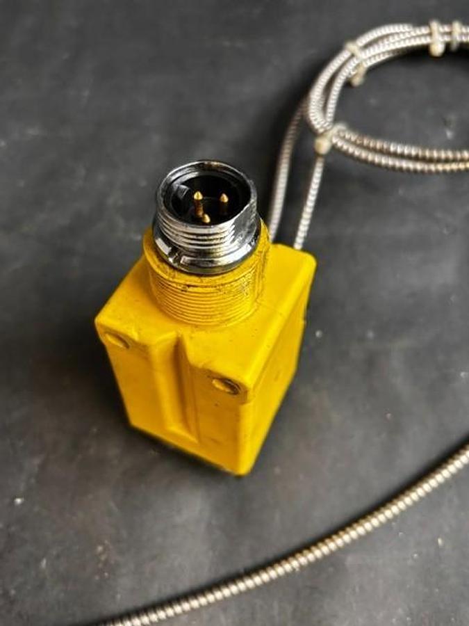 Used BANNER Q45BW22FQ PHOTOELECTRIC SENSOR
