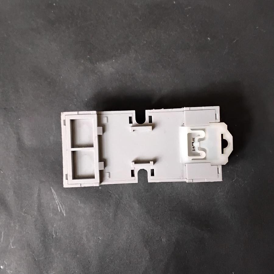 Used DAYTON ELECTRIC 2A584F SOCKET ($7 OBO)