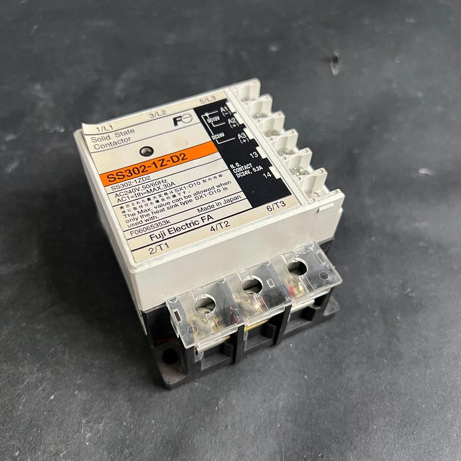 Used FUJI ELECTRIC SS302-1Z-D2 SOLID STATE CONNECTOR ($40 OBO)