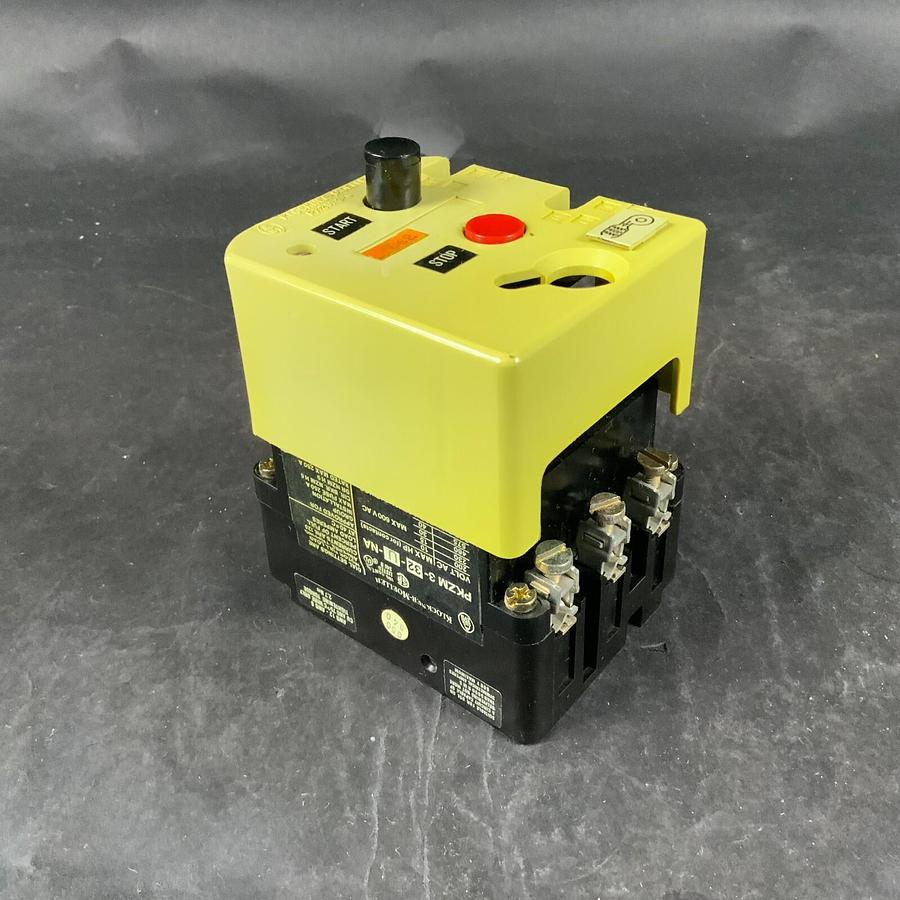 Used MOELLER PKZM3-32-U-NA CIRCUIT BREAKER - WITH HI22-PKZM3 AUX CONTACT ($35 OBO)