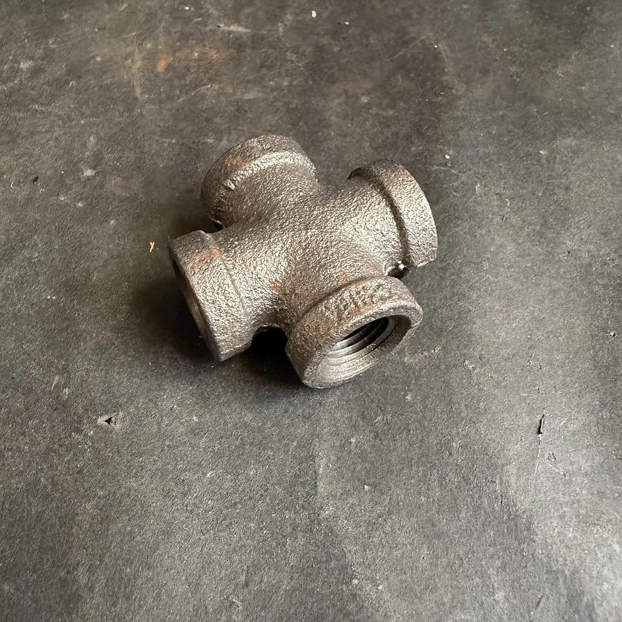 Used MSC 1/4” CROSS BLK NULINE FITTING