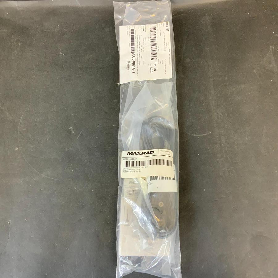 MAXRAD BMAX140DBMT ANTENNA W/ TRUCK LIP MOUNT ($40 OBO)