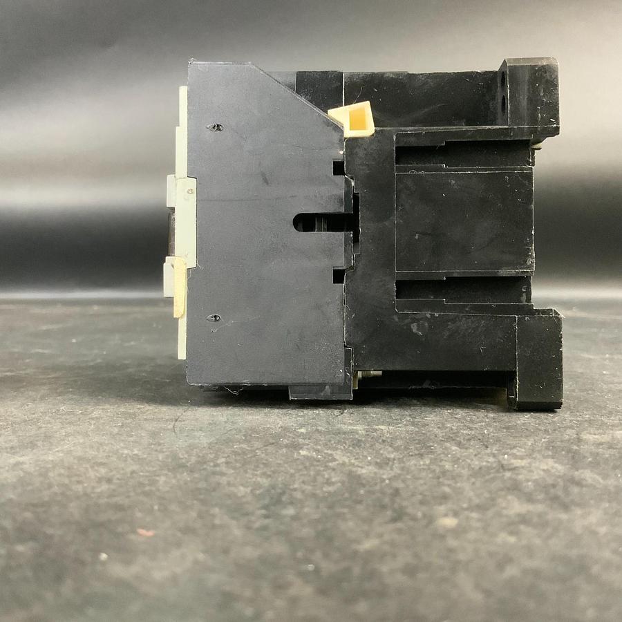 Used ALLEN BRADLEY 100-A CONTACTOR A09 ($5 OBO)