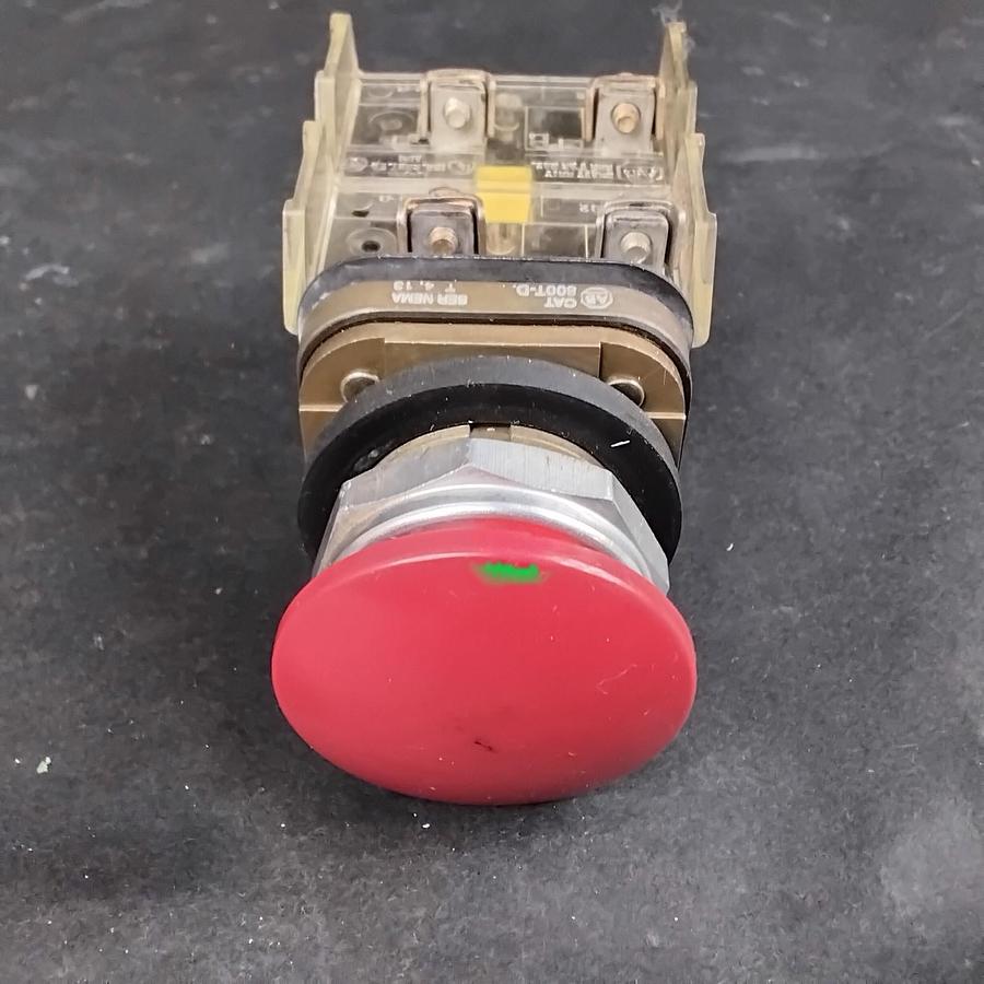 Used ALLEN BRADLEY 800T-XD4 CONTACT BLOCK/PUSHBUTTON ($25 OBO)