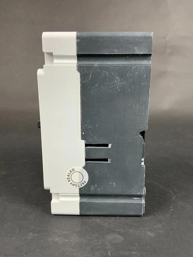 EATON EHD2030 CIRCUIT BREAKER - BRAND NEW IN BOX ($140 OBO)