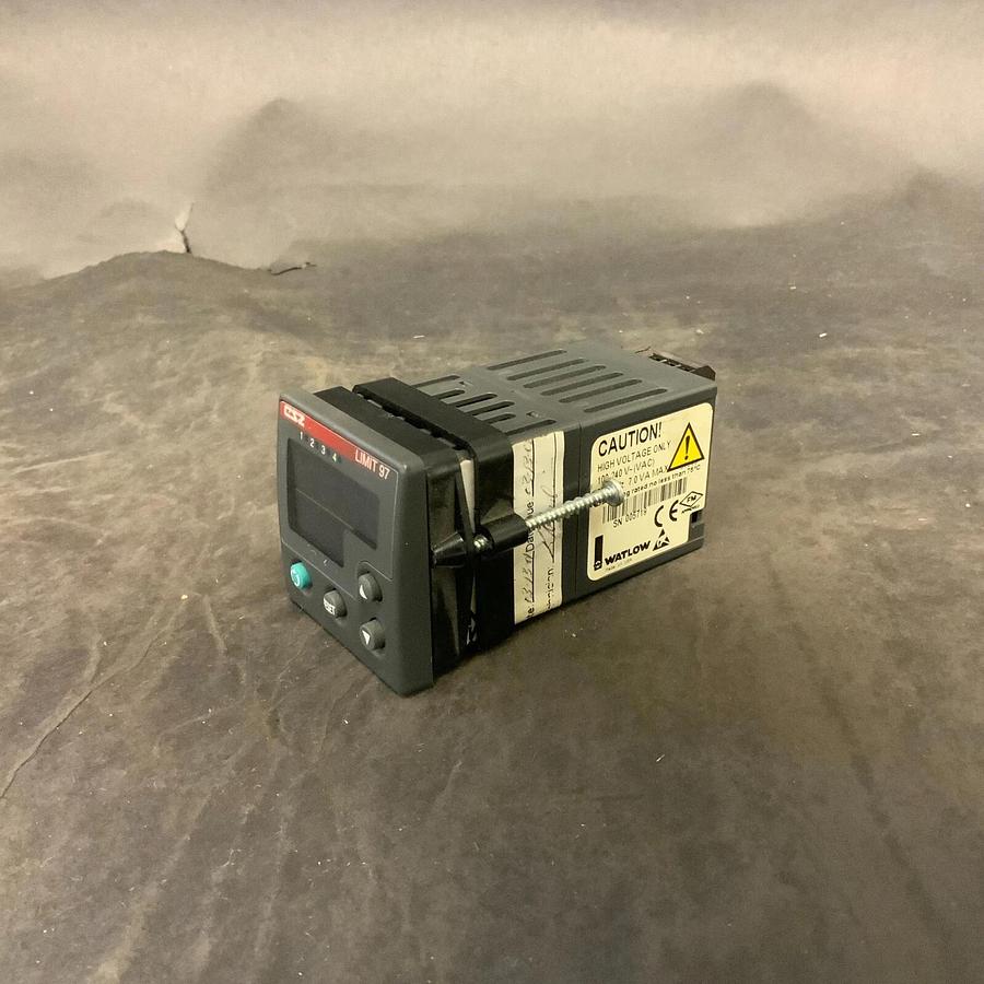 Used CINCINNATI SUB ZERO 97A0-DCDA-00AH TEMPERATURE CONTROLLER ($240 OBO)