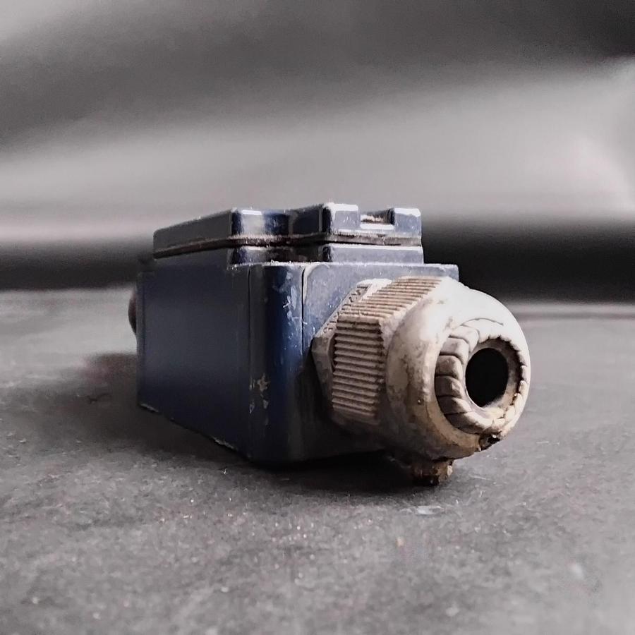 Used SCHMERSAL M28 330-11Y-M20 LIMIT SWITCH ($35 OBO)