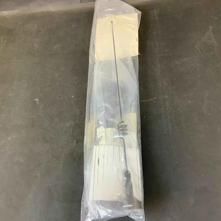 Used MAXRAD BMAX140DBMT ANTENNA W/ TRUCK LIP MOUNT ($40 OBO)