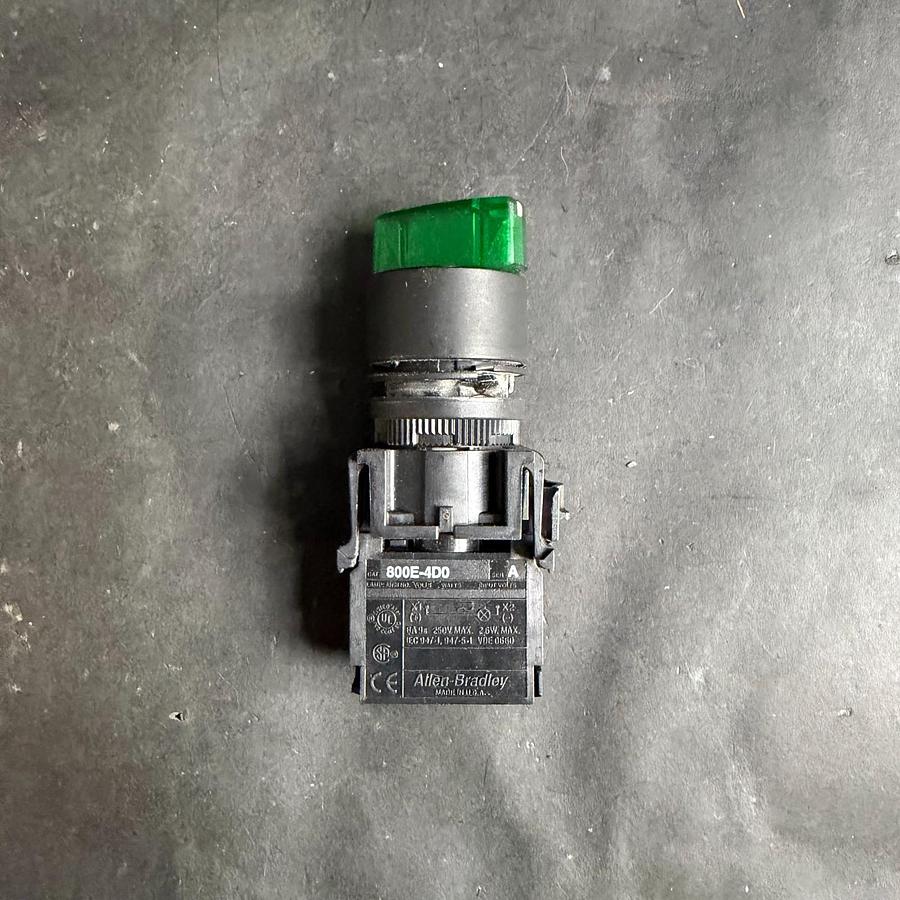 Used ALLEN BRADLEY 800E-4D0 GREEN SELECTOR SWITCH ($18 OBO)