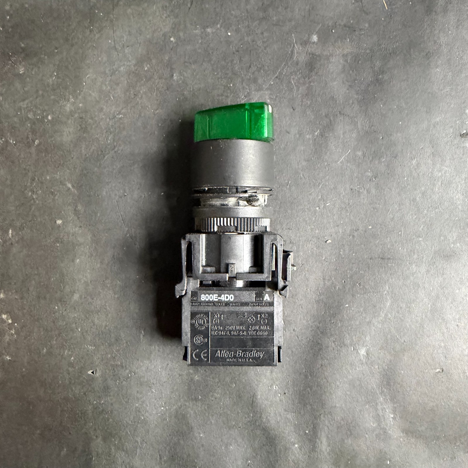 Used ALLEN BRADLEY 800E-4D0 GREEN SELECTOR SWITCH ($18 OBO)