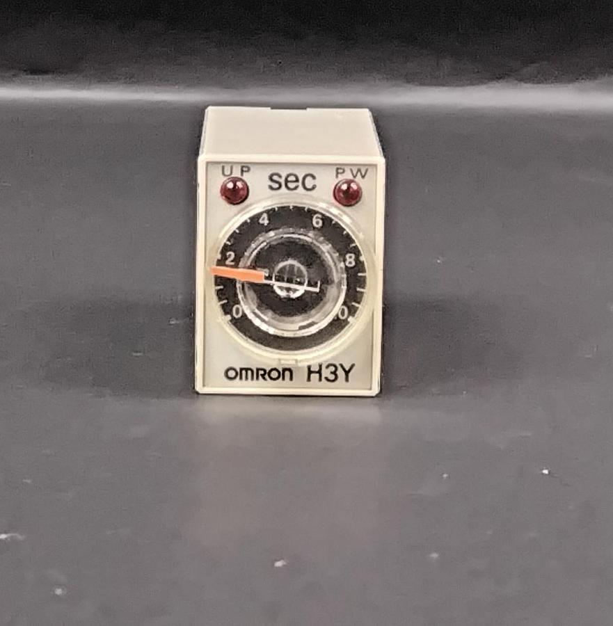 Used OMRON H3Y-2- ON DELAY TIMER 250 VAC($15 OBO)