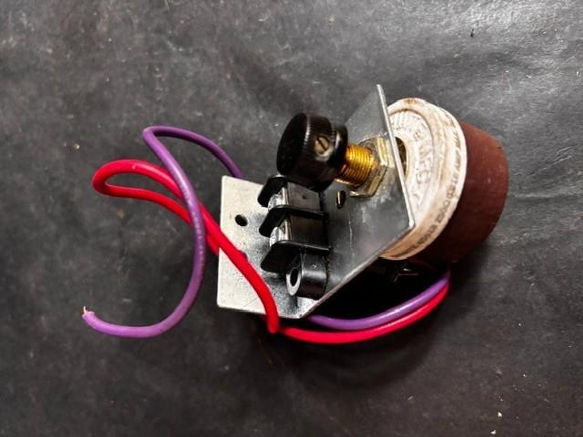 Used OHMITE 2500 OHMS ROTARY RHEOSTAT ($17 OBO)
