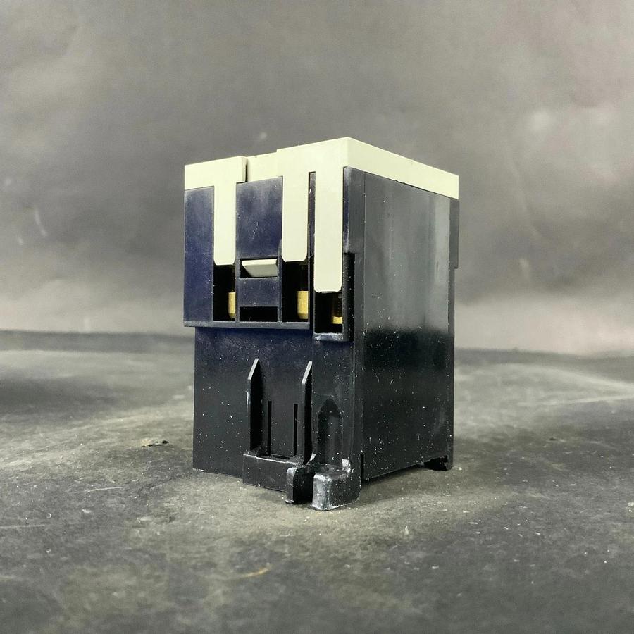 SCHNEIDER ELECTRIC CA2 SKE20B7 CONTROL RELAY ($50 OBO)