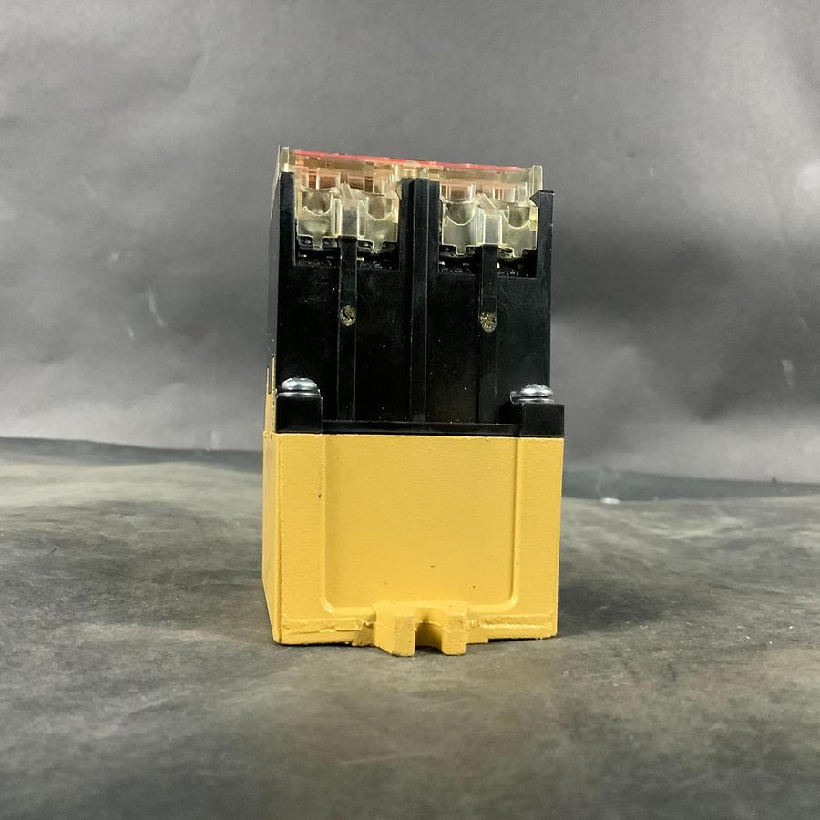 Used ALLEN BRADLEY 700S-P220A1 SER D SAFETY CONTROL RELAY ($30 OBO)