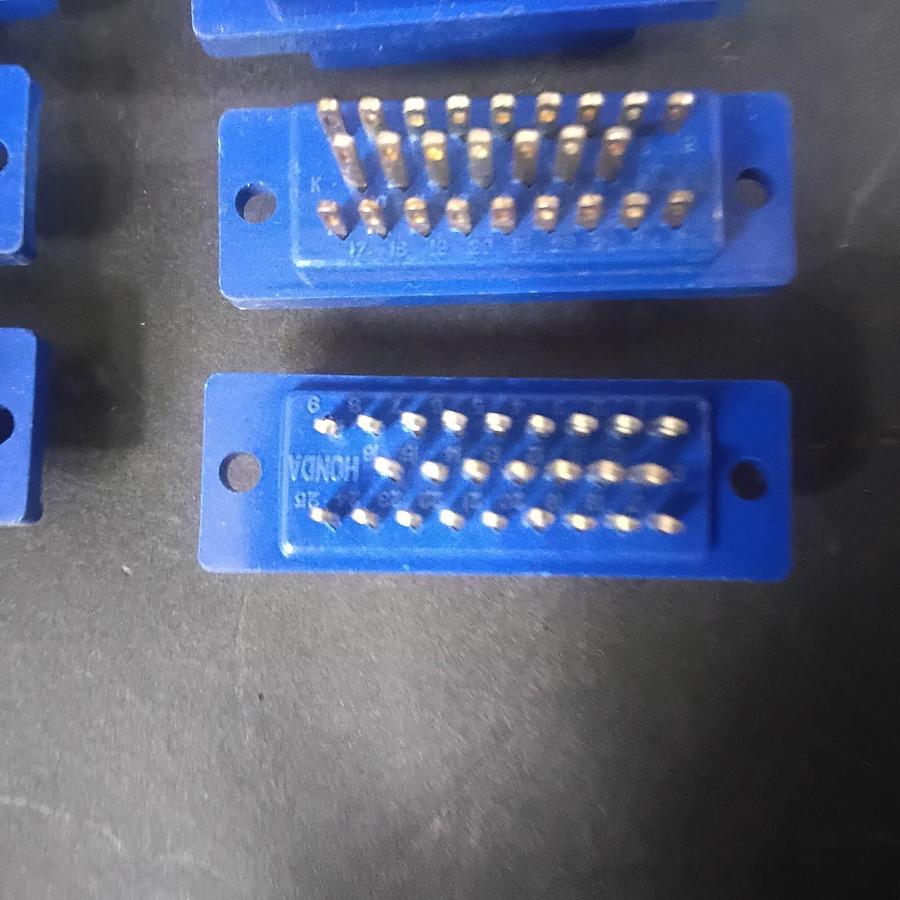 Used HONDA MR-25F FEMALE CONNECTORS - GROUP OF 8 ($9 OBO)