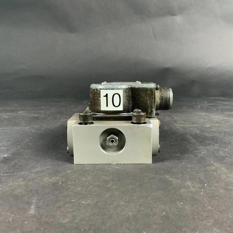 Used MOOG 73-104 HYDRAULIC SERVO VALVE ($700 OBO)