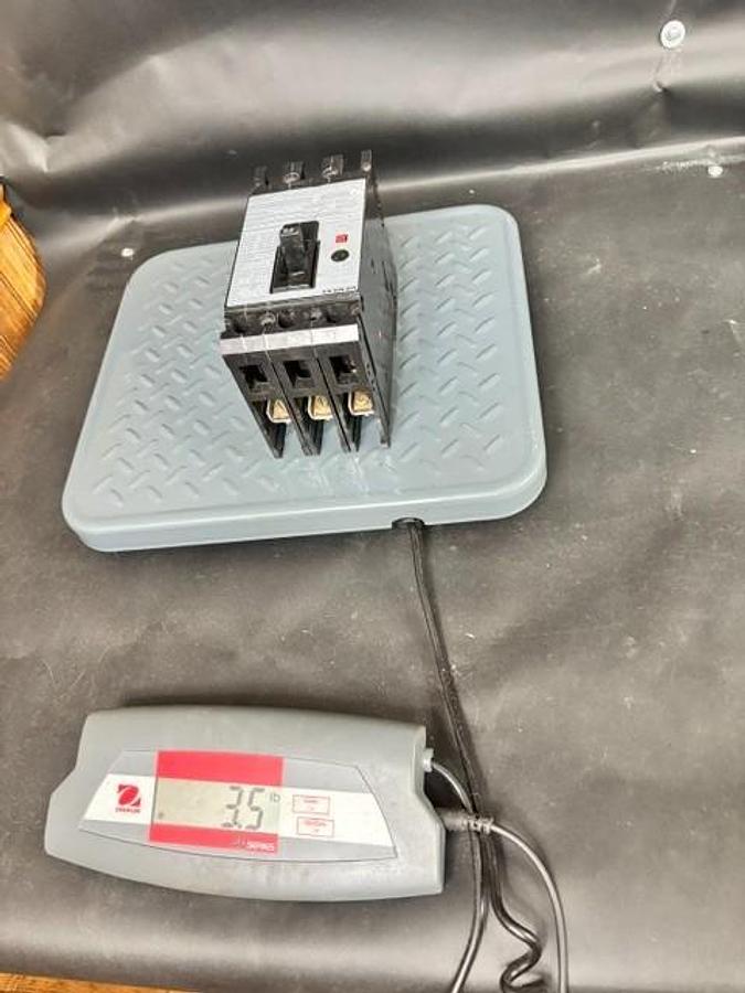 Used SIEMENS ED63A025 CIRCUIT BREAKER