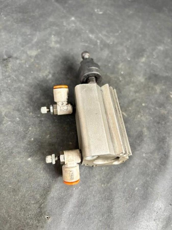 Used SMC CD02B20-25D7 PNEUMATIC AIR CYLINDER