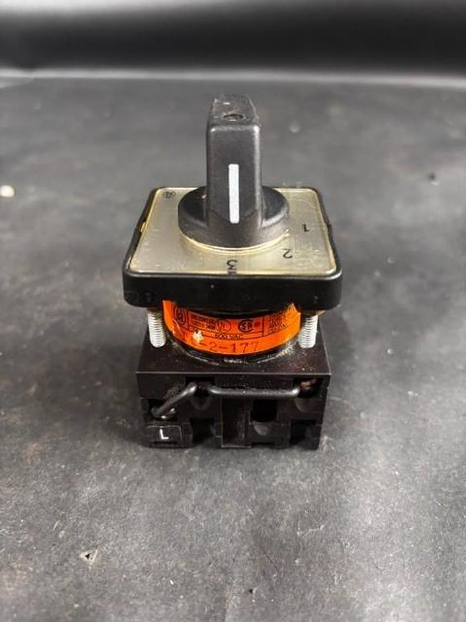Used MOELLER T0-2-171 ROTARY SWITCH