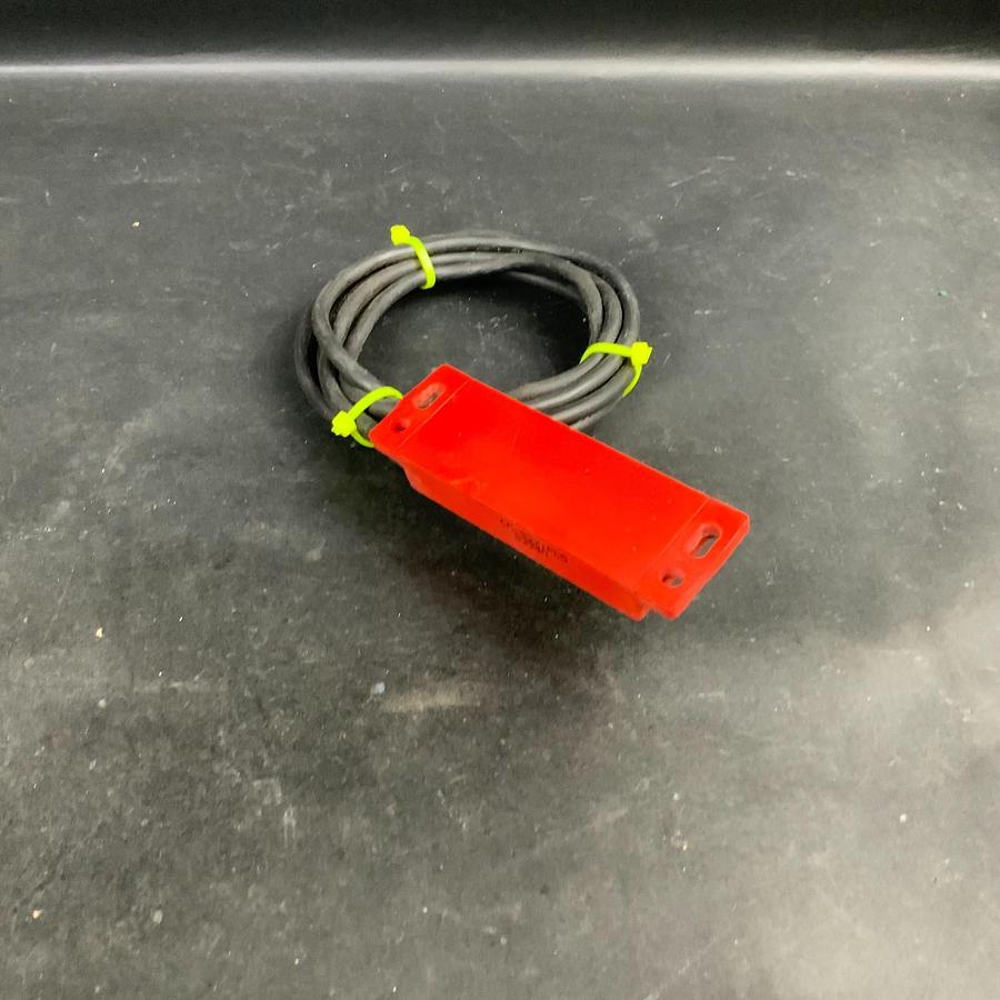 Used OMRON STI CM-S221 SAFETY INTERLOCK SWITCH ($30 OBO)