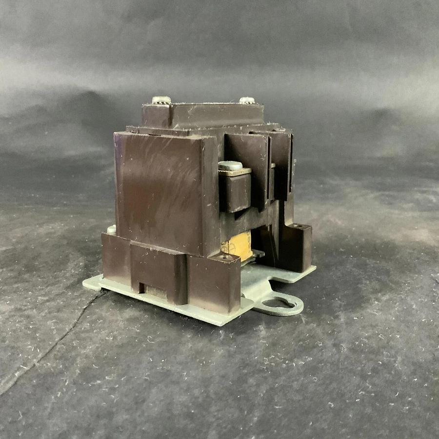 CUTLER-HAMMER 9560H391B CONTACTOR ($60 OBO)