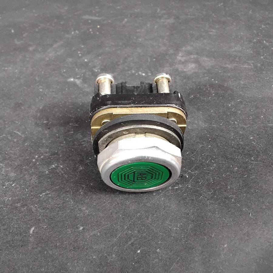 Used ALLEN BRADLEY 800T-A SERIES T GREEN PUSHBUTTON SWITCH ($15 OBO)