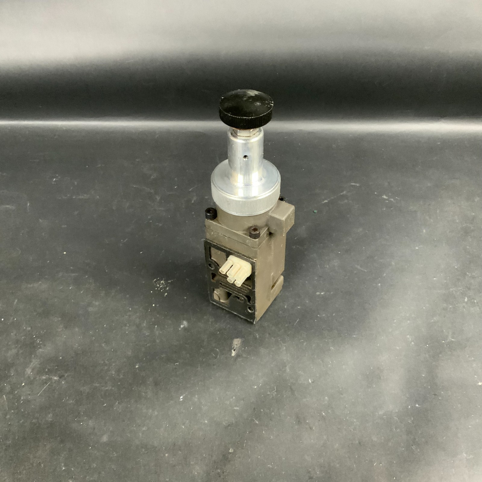 Used ASCO NUMATICS 081RS100J00000 PNEUMATIC REGULATOR ($10 OBO)