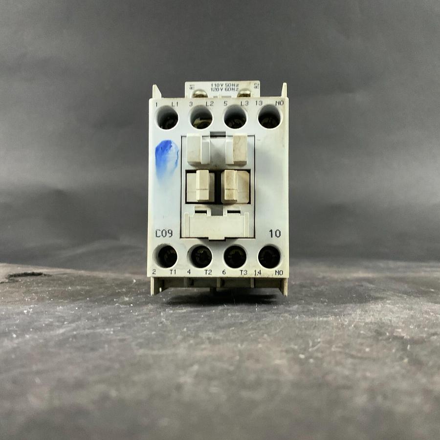 Used ALLEN BRADLEY 100-C09*10 COIL RELAY ($65 0B0)