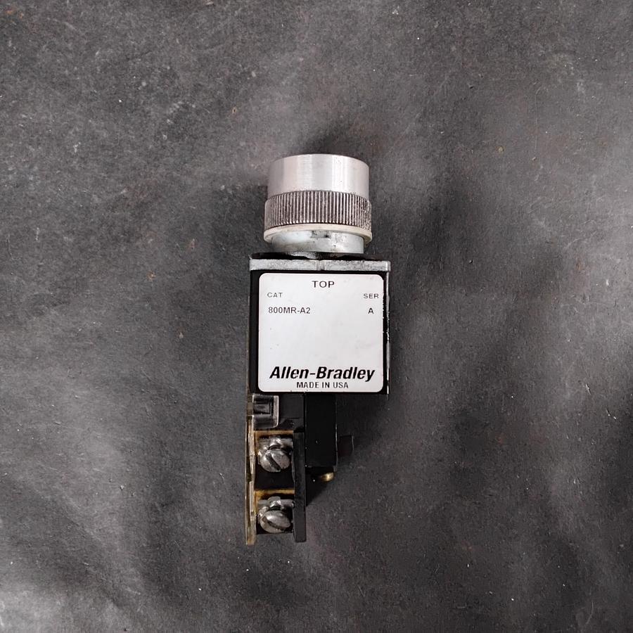 Used ALLEN BRADLEY 800MR-A2 WITH 800M-XAK CONTACT BLOCK ($15 OBO)